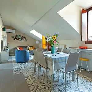 Apartamento Renovated Penthouse Duomo & Via Torino Italia